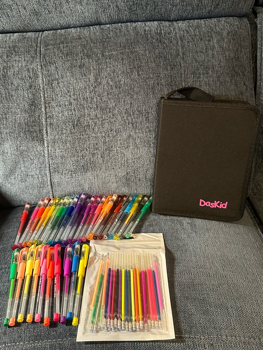 DasKids Set of 34 Gel pens with Refills and Carrying Case